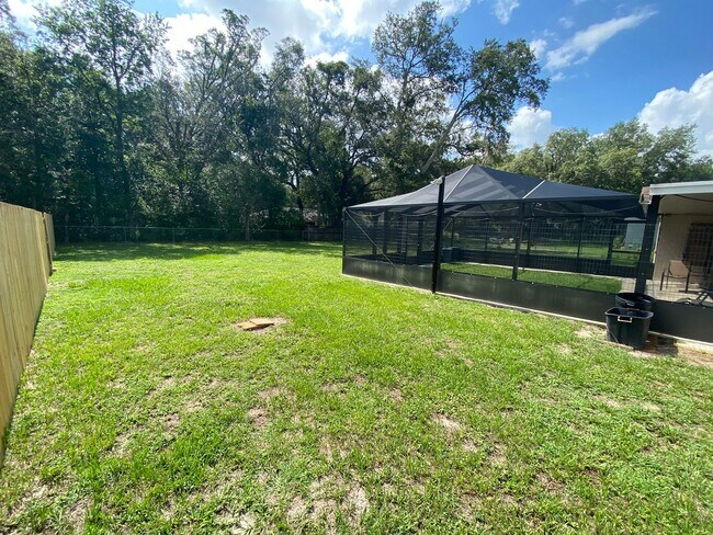 Building Photo - Family and pet friendly ANNUAL LEASE just ...
