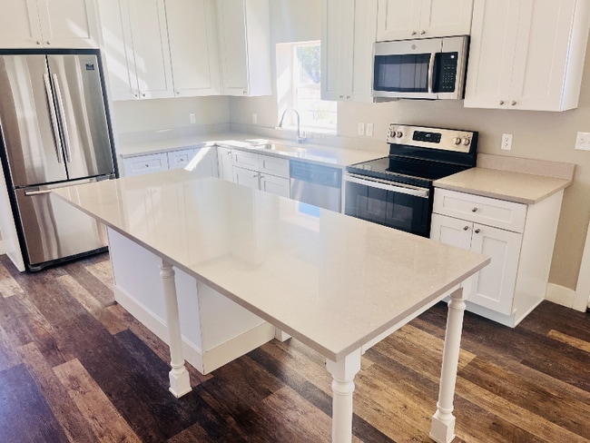 Building Photo - 306 Clark St