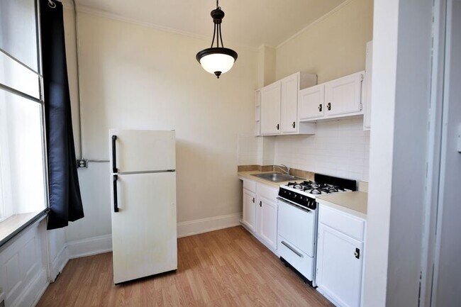 Building Photo - 717 Washington Pl