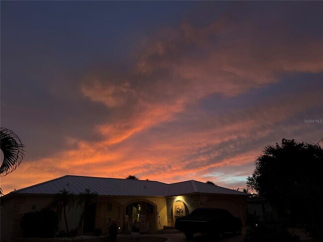 Building Photo - 4216 Plumosa Terrace