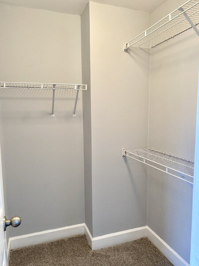 Building Photo - Spacious Lenox Village Townhouse: 3 Beds, ...