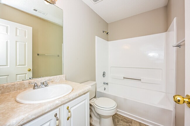 Building Photo - Fantastic 4bd/2.5ba home! Let yourself in!