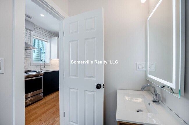 Building Photo - 3 BED 2 BATH IN ALLSTON AVAILABLE JAN 1st!!