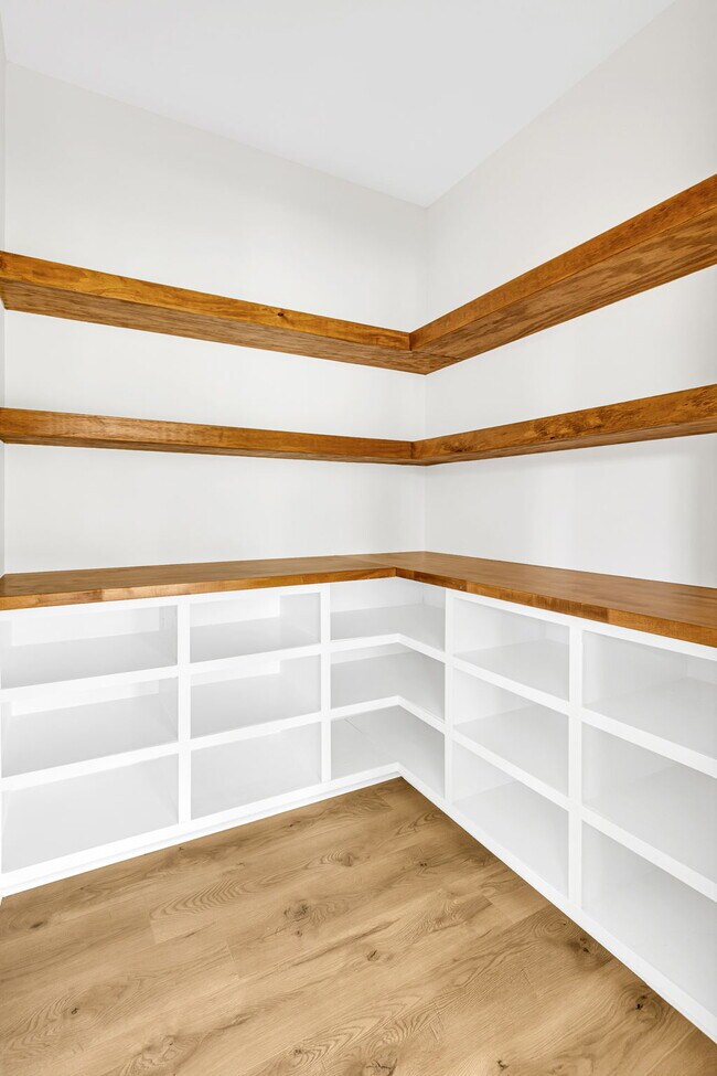 Building Photo - 117 Carshalton Dr