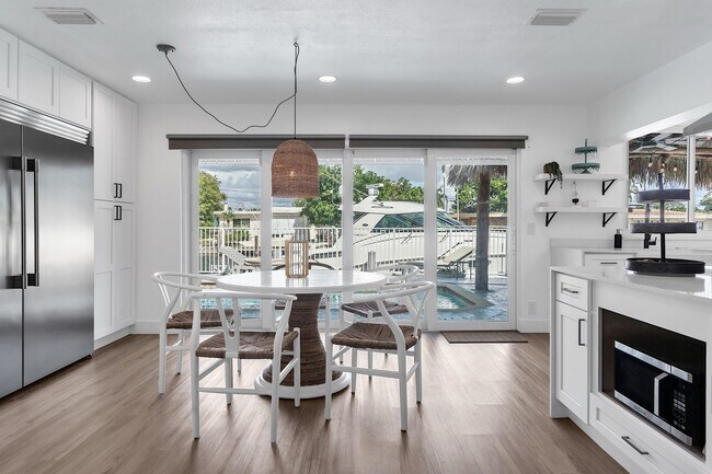 Building Photo - 2233 SE 15th St