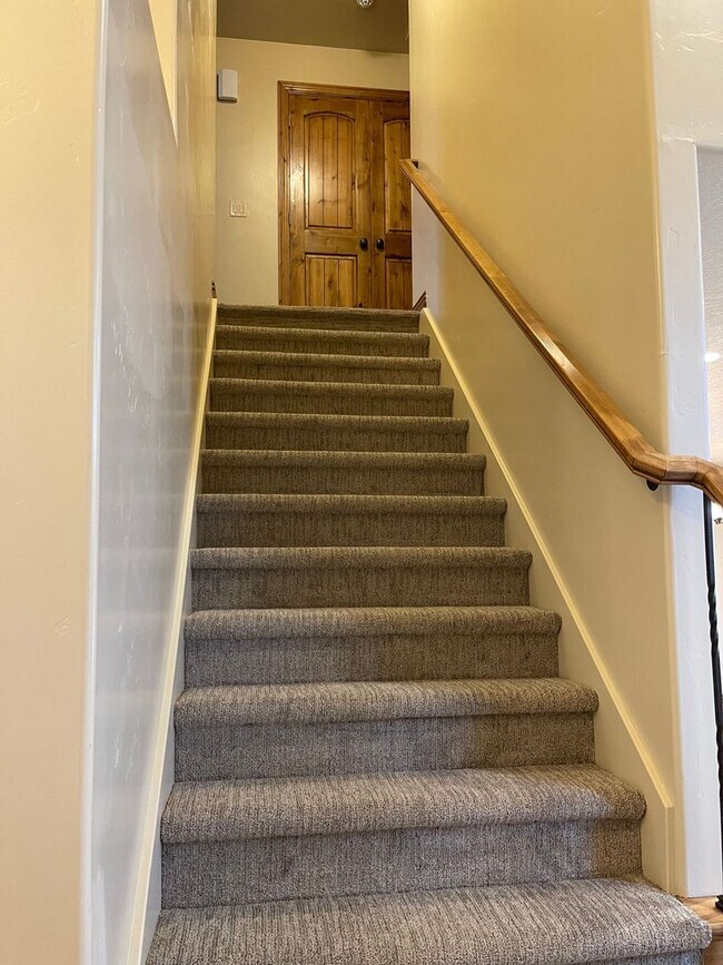 Building Photo - Gorgeous home in Orem