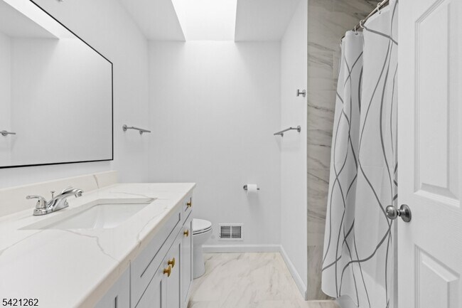 Building Photo - 8 Canada Goose Dr