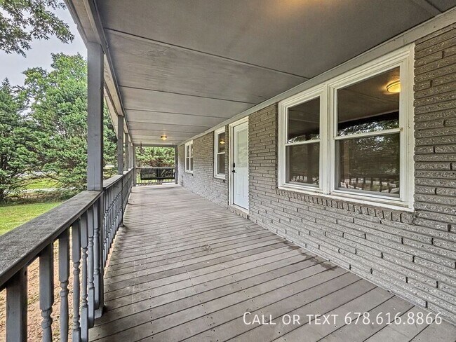 Building Photo - 560 Lee Byrd Rd