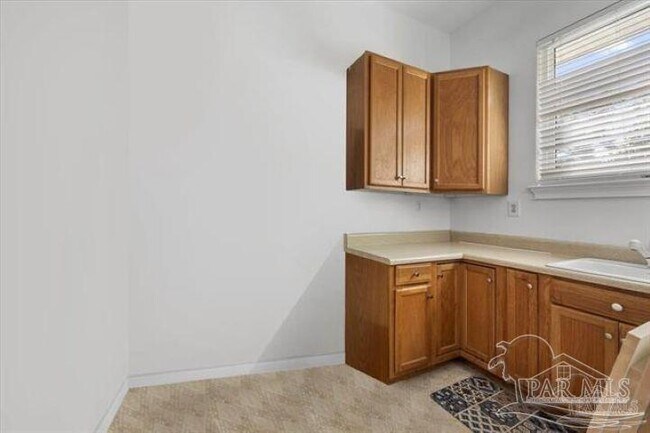 Building Photo - 4700 Bohemia Dr