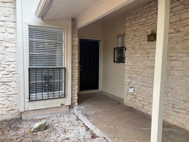 Building Photo - 11913 Rennalee Loop