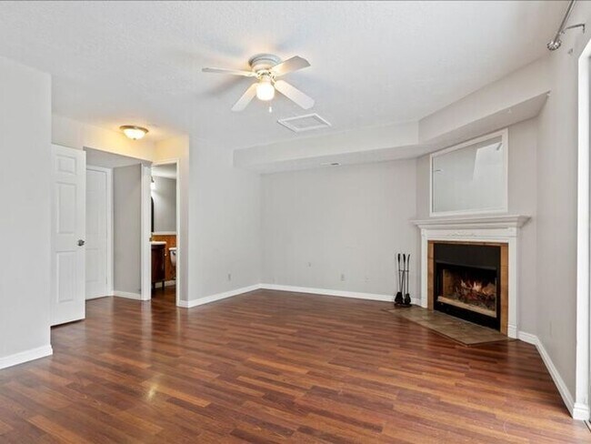 Building Photo - Salt Lake 3 bed 2 bath Family home