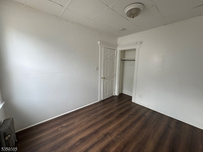 Building Photo - 494 10th Ave
