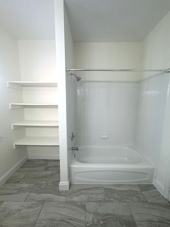 Building Photo - 3BR/1.5BA Historic Townhouse in the Heart of Shaw with Parking