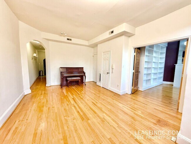 Building Photo - 3238 13th St NW