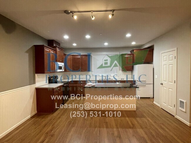 Building Photo - Beautiful 3 Bedroom House in Puyallup Available July 1, 2026!