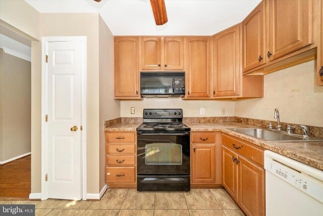 Building Photo - 310 Harry S Truman Dr