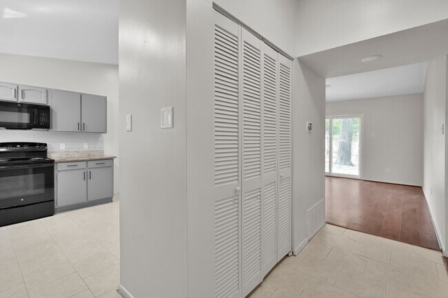 Building Photo - 21 Gambrel Oak Pl