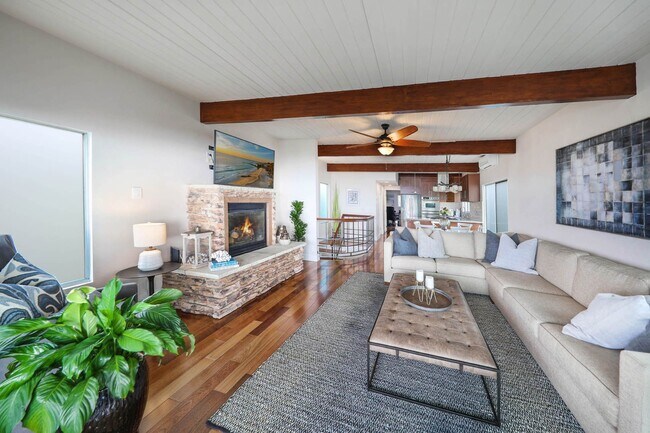 Building Photo - Gorgeous Contemporary Hilltop Laguna Beach Home - PANORAMIC OCEAN & CATALINA VIEWS!