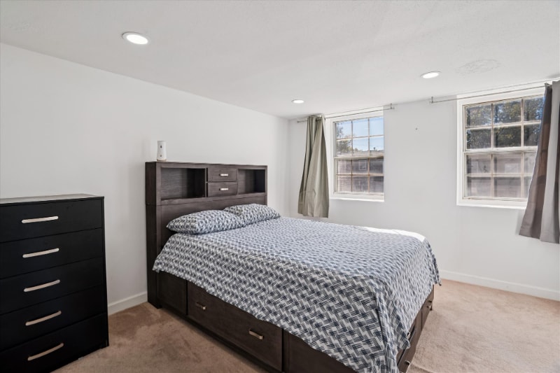 Building Photo - 1925 Dutch Village Dr