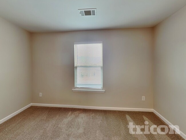 Building Photo - 498 Kirkland Dr