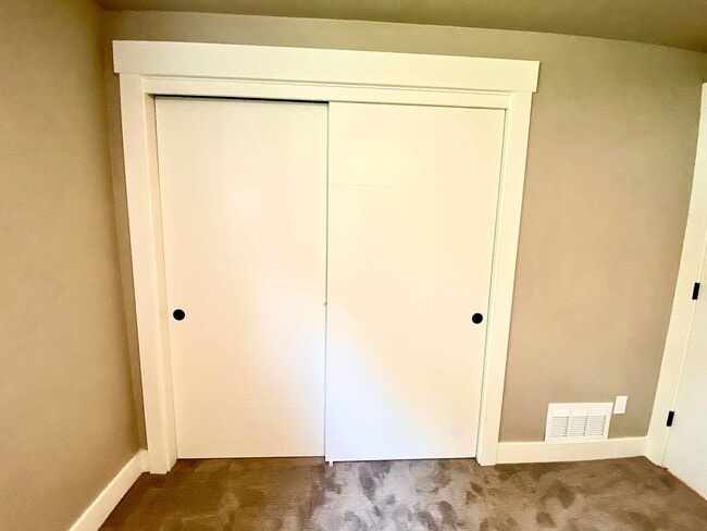 Building Photo - 13THTOWNHOME