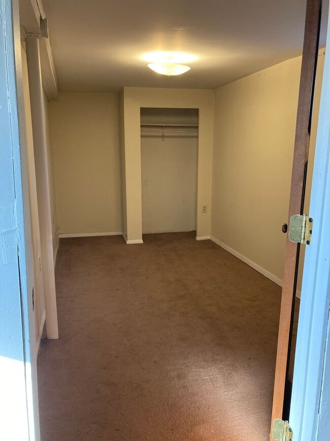 Building Photo - Three Bedroom Single-Family Home Close To Downtown