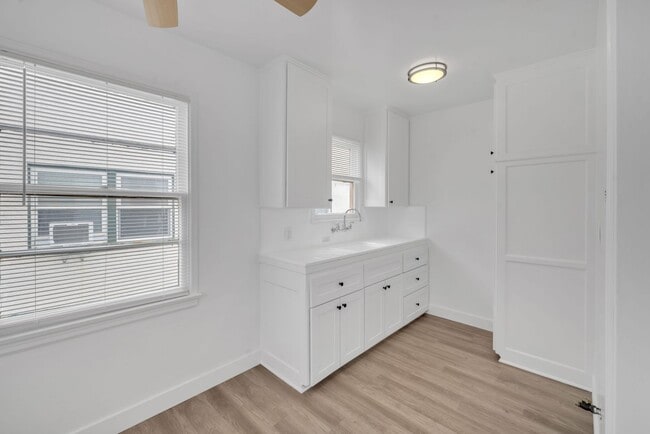 Building Photo - Newly Renovated Studio on 2nd Street- Alamitos Beach