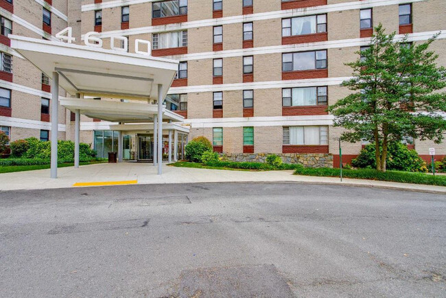 Building Photo - Marvelous 2 Bed Condo in Alexandria Virginia!