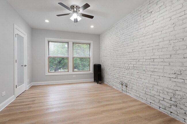 Building Photo - 1621 W Chase Ave