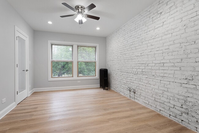 Building Photo - 1627 W Chase Ave