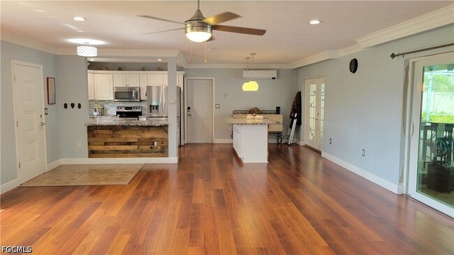 Building Photo - 1403 Davis Dr