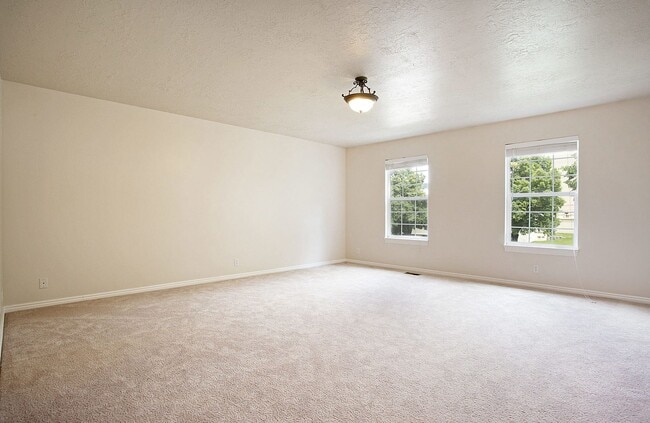 Building Photo - 1026 E 100 S