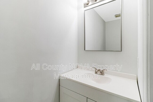 Building Photo - 208 Ellsworth St