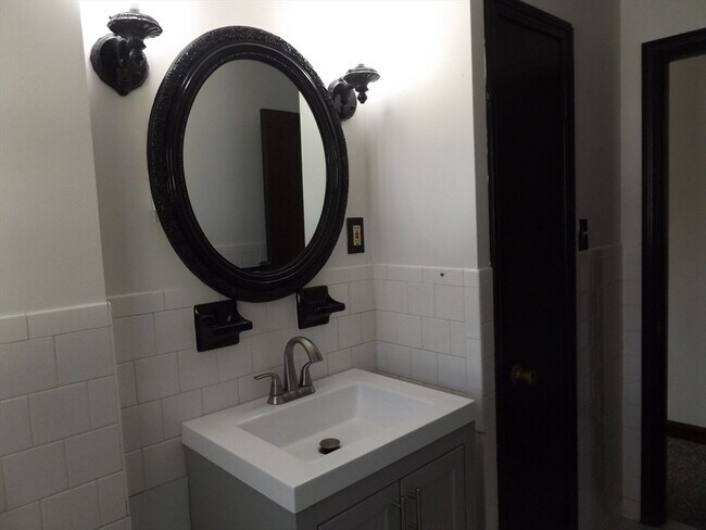 Building Photo - 28 Greenwich St