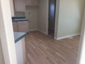 Building Photo - 2 bedroom in PHOENIX AZ 85041