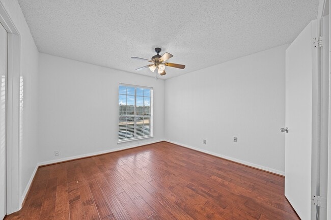 Building Photo - 12100 Overbrook Ln