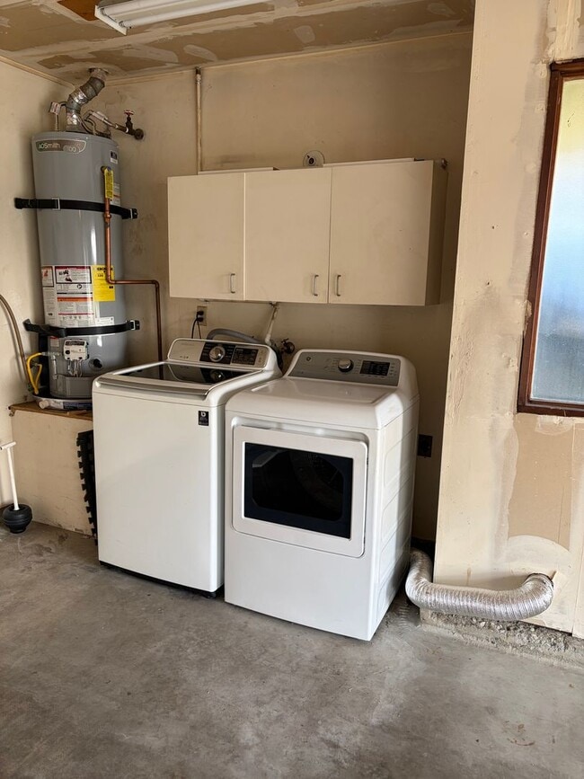 Building Photo - 55 and OLDER KERN CITY 2 BED UPDATED HOME