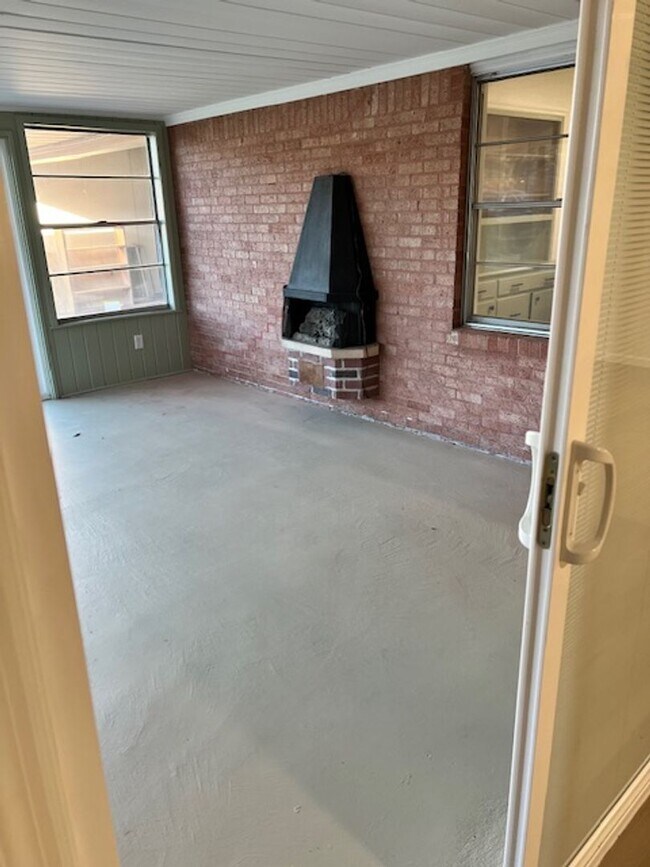 Building Photo - 1705 Campbell-House