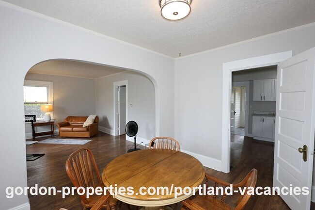 Building Photo - SE 11th Ave - Vintage 1 bedroom bungalow with office/den in Brooklyn neighborhood