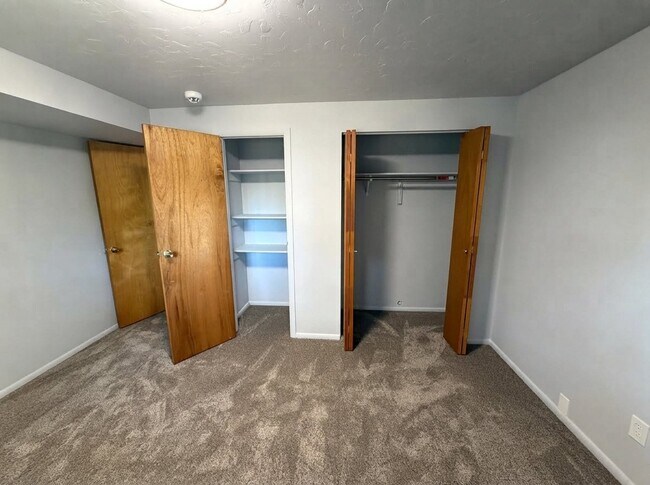 Building Photo - 1184 E 300 N