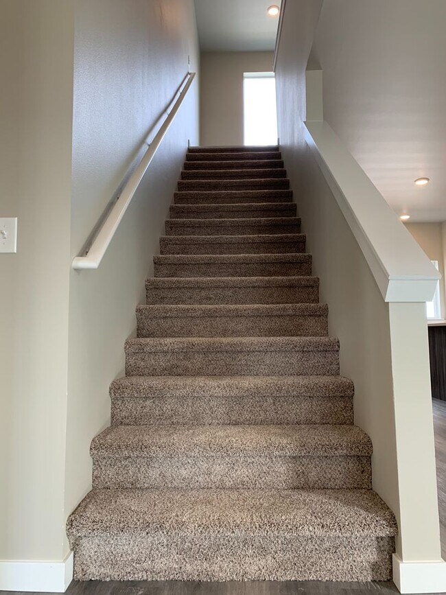 Building Photo - 668 E Street