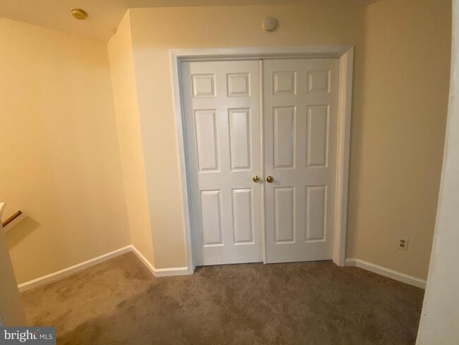 Building Photo - 116 Village Dr