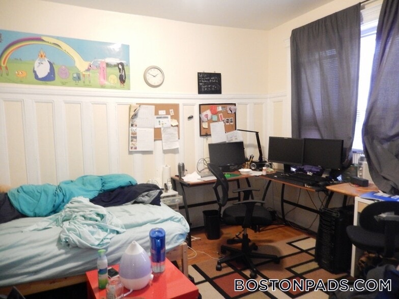 Building Photo - 447 Park Dr