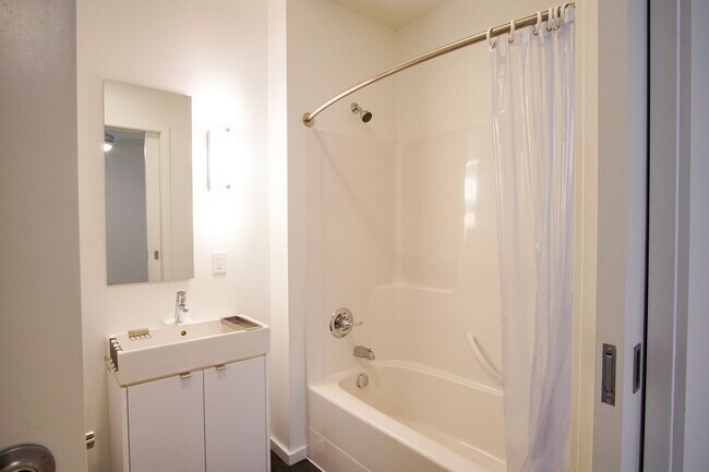 Building Photo - Check Out These Specials! Buckman 2nd Floor Urban 1 Bdr with D/W & Washer/Dryer!