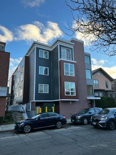 Primary Photo - 219 Waterman St