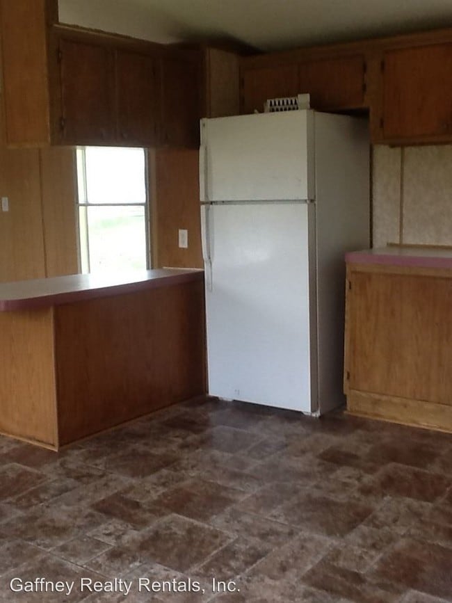 Building Photo - 4 br, 2 bath House - 308 River Dr.
