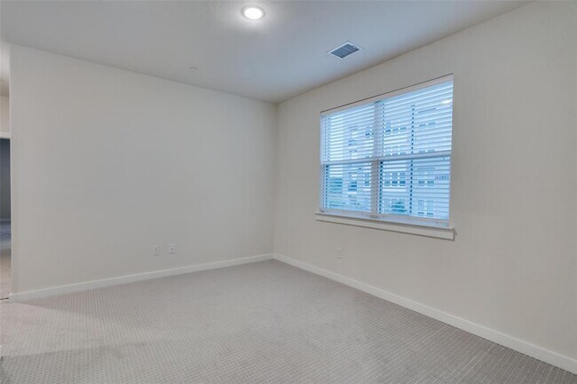 Building Photo - 1770 Thornton Dr