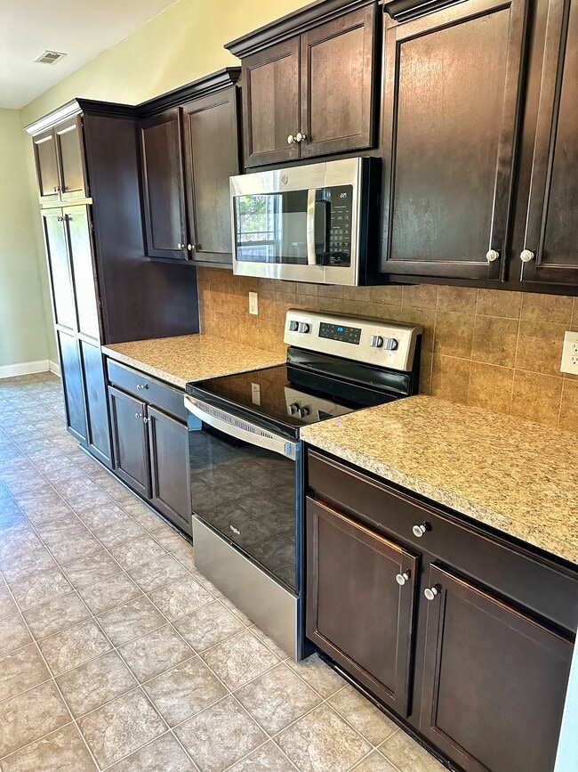 Building Photo - 908 Merlin Ct