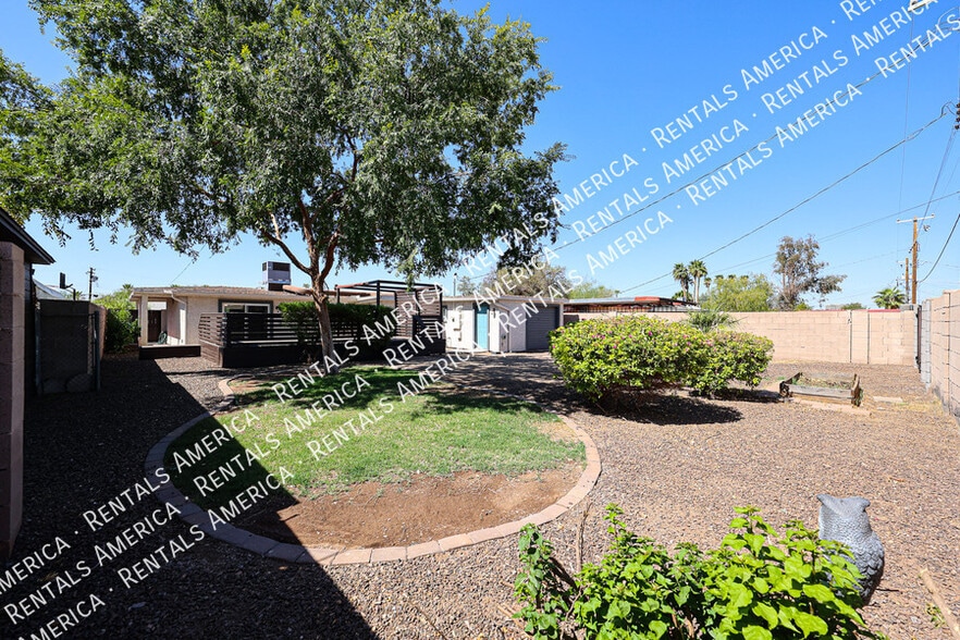 Building Photo - 1530 E Windsor Ave