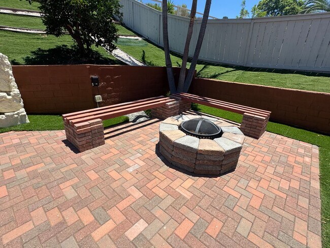Building Photo - 3450 Rancho Diego Cir